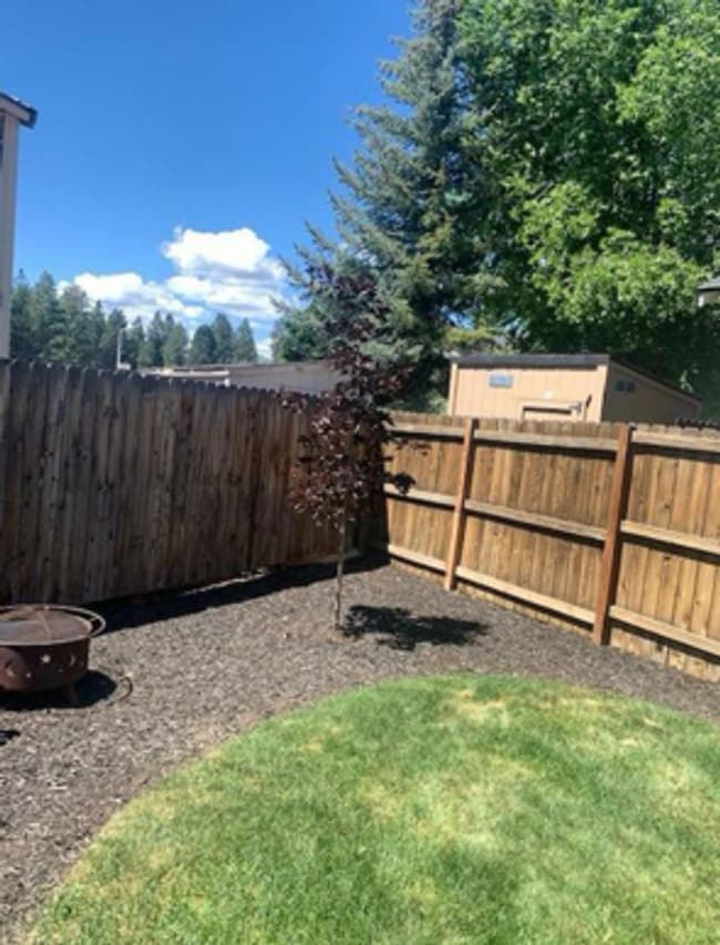 Building Photo - 61097 Larkspur Loop