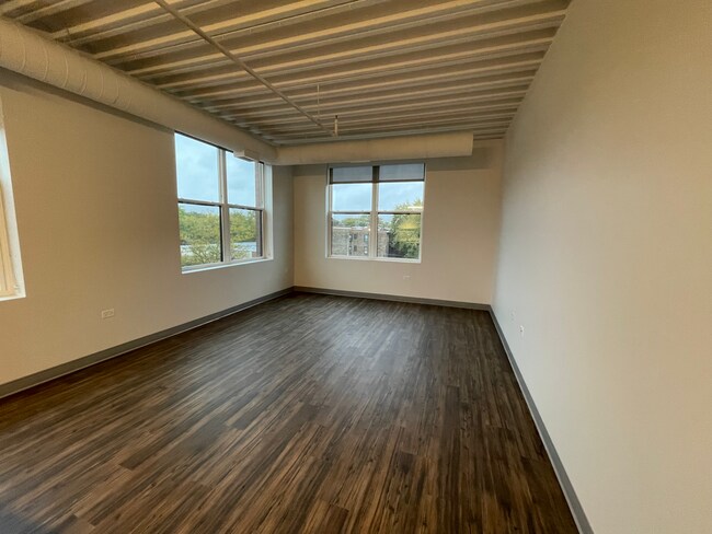 Foto del edificio - 3921 N Sheridan Rd