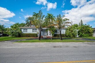 Building Photo - 9520 E Broadview Dr