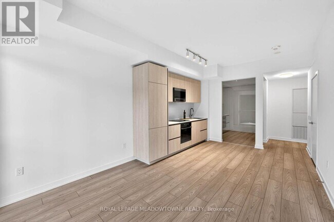 Photo du bâtiment - 120 Broadway Ave