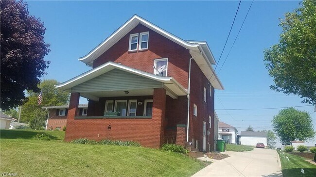 Building Photo - 507 Dover Rd NE