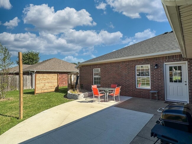 Foto del edificio - 691 N Meadowlands Dr