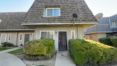 Building Photo - 1624 W N Bear Creek Dr