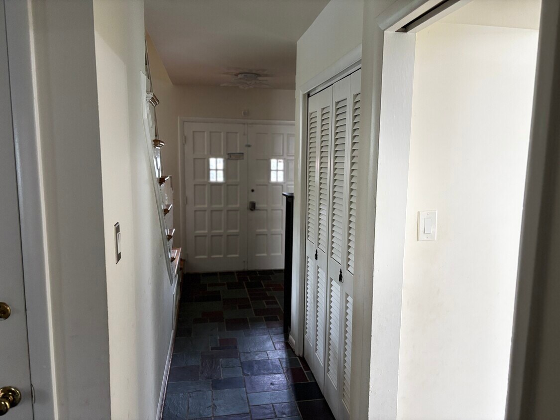 Foto principal - 8513 Wilkesboro Ln