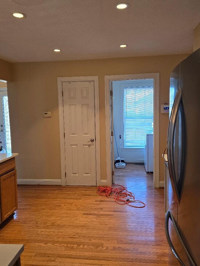 Building Photo - 21966 Springwood Ct