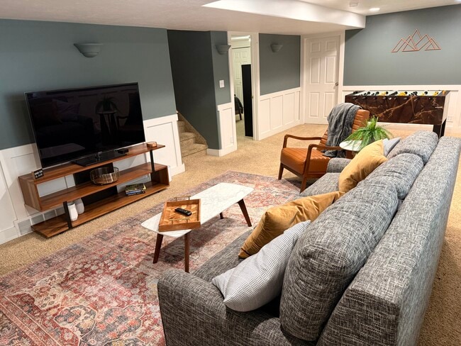 Building Photo - 676 E Howard Dr