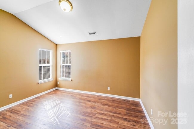 Building Photo - 5911 Vista Verde Ct