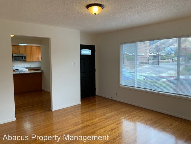 Building Photo - 3 br, 1 bath House - 1031 Miller Avenue