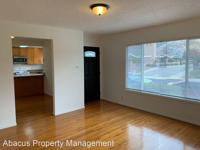 Foto del edificio - 3 br, 1 bath House - 1031 Miller Avenue