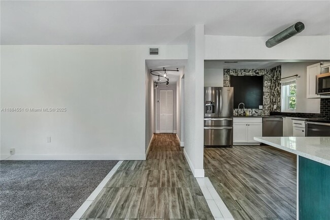 Foto del edificio - 5900 SW 44th Terrace