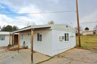 Building Photo - 2020 Ua Ave