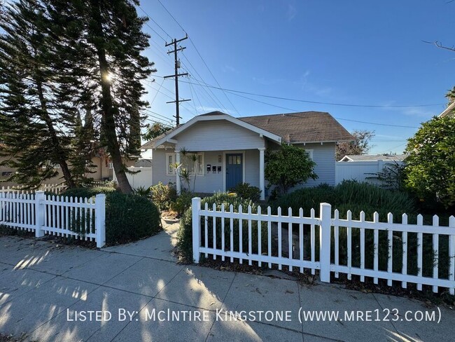 Building Photo - Beautiful 2BD / 1BA in Monrovia with Parking!