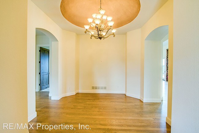 Building Photo - 4215 Reserve Pt