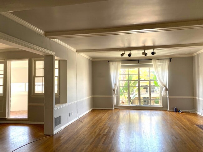 Building Photo - 10682 Kinnard Ave