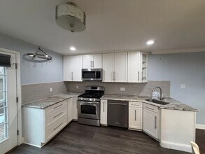 Building Photo - 1 Club Ln