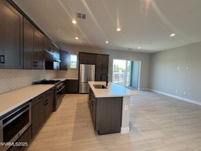 Building Photo - 1521 Golf Club Dr