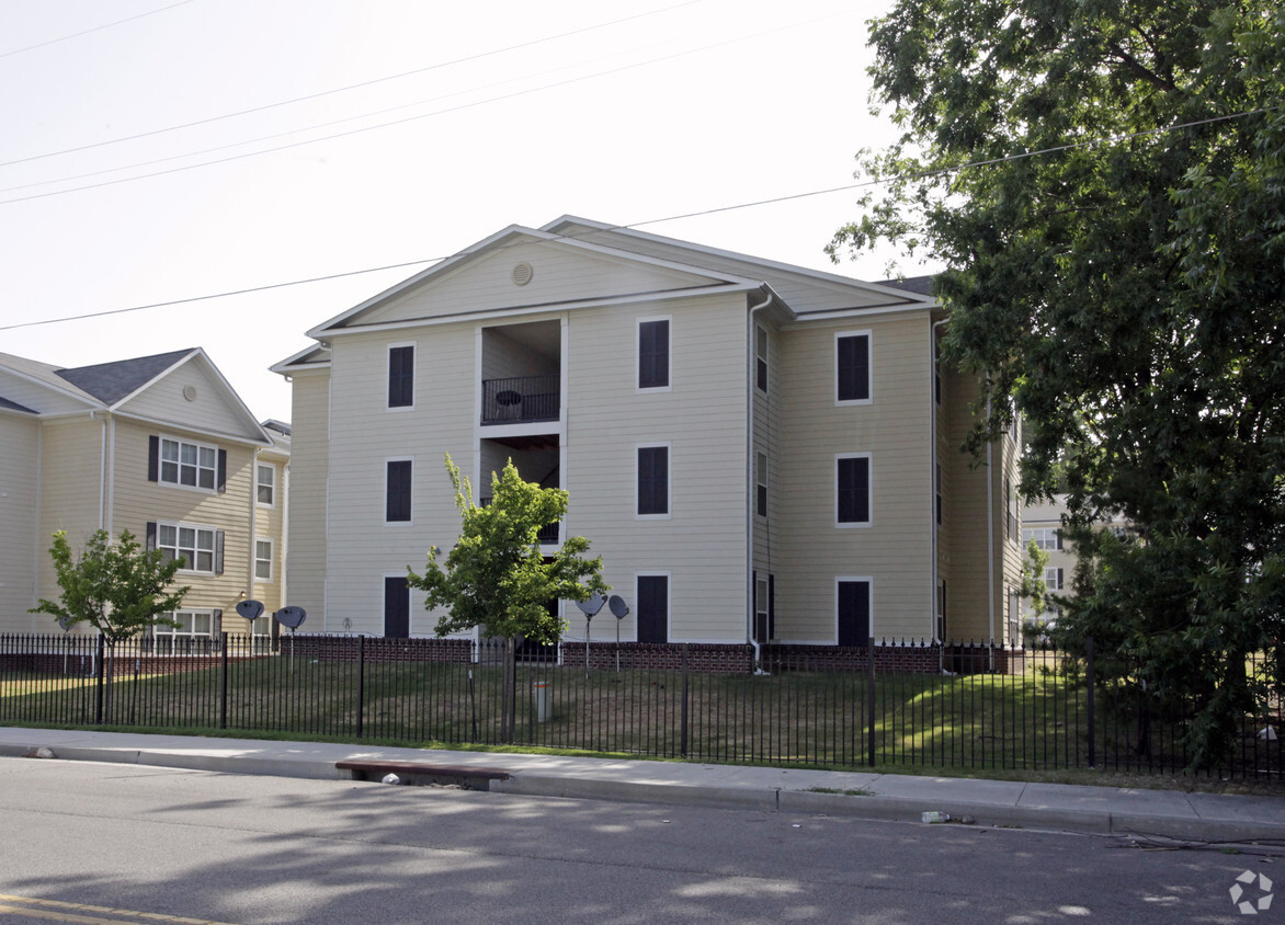 Building Photo - Ruby Oaks Apartments