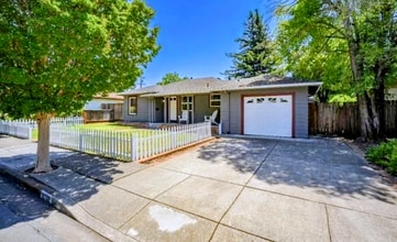 Building Photo - 2732 Village Side Dr