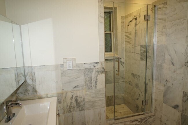 Building Photo - 328 Washington St