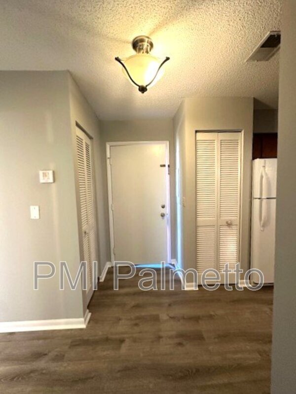 Foto del edificio - 405 Harbison Blvd