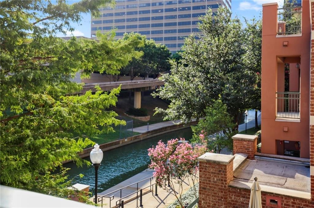 Primary Photo - 330 E Las Colinas Blvd