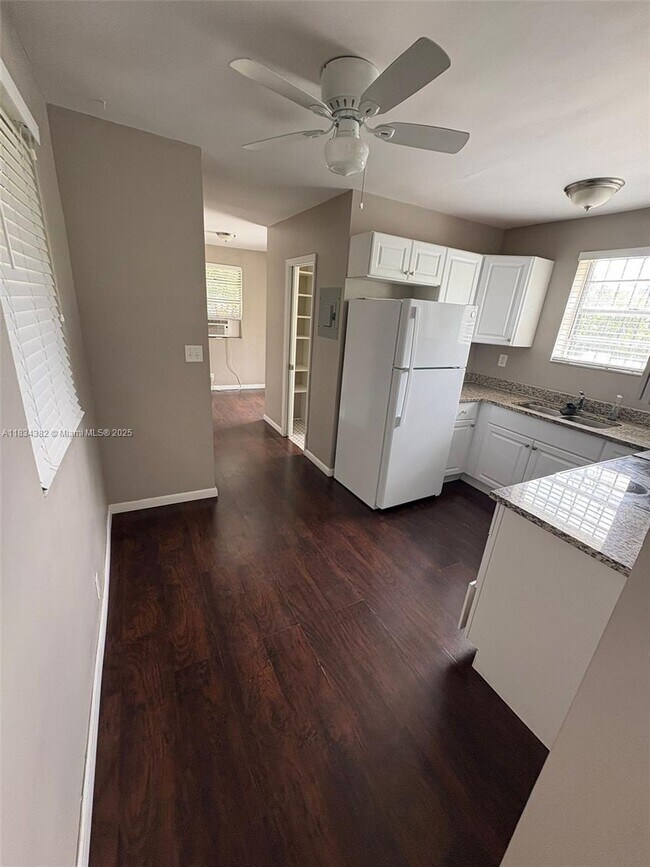 Foto del edificio - 812 SW 19th Ave