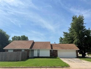 Building Photo - 3700 Windscape Ave