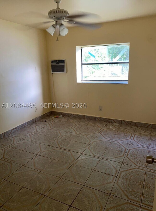 Building Photo - 14805 NE 10th Ct