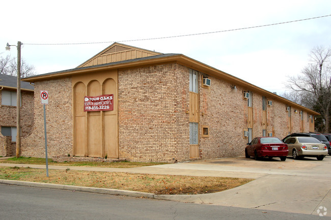 Building Photo - Four Oaks