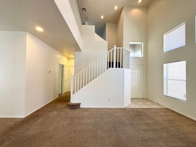 Foto del edificio - Beautiful 2 story, 4 bedroom home located ...