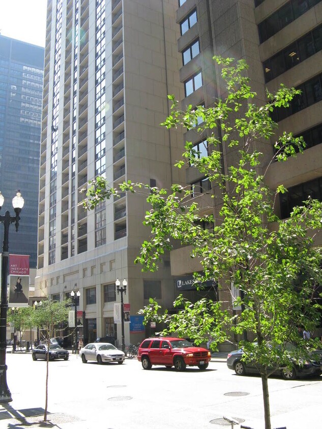 Foto principal - 200 N Dearborn St