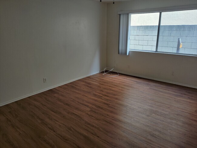 Foto del edificio - 625 Magnolia Ave