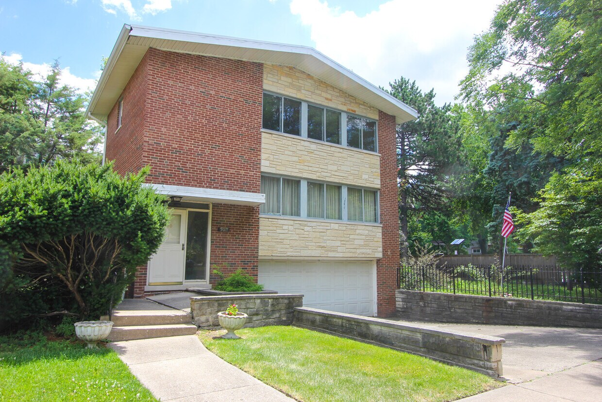 Primary Photo - 500 Forest Ave