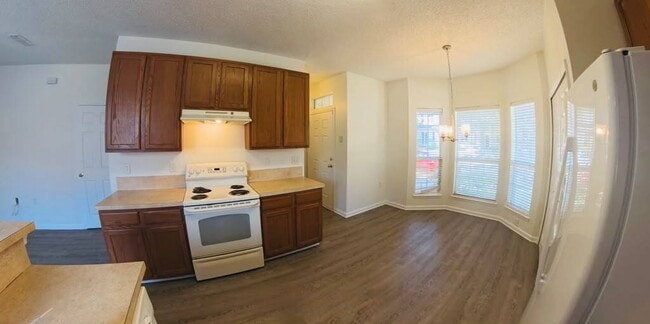 Building Photo - 515 Hopewell Dr