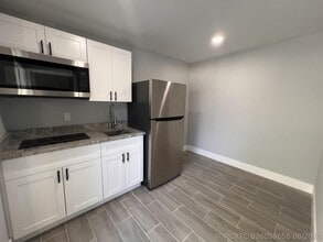 Building Photo - 138 Ethelyn Dr