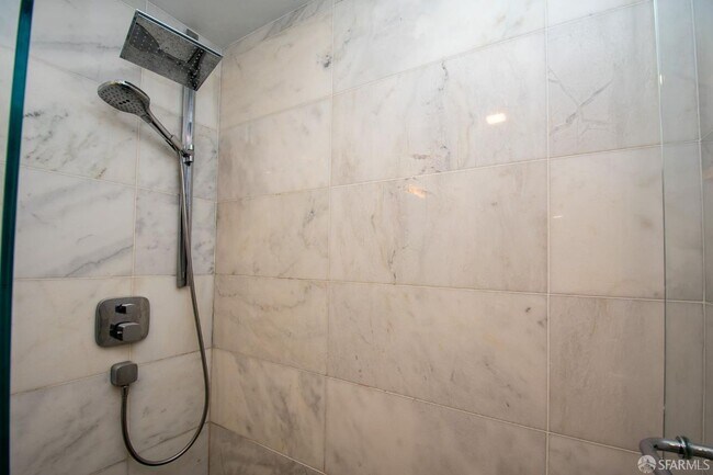 Foto del edificio - 127 Knockash Hill