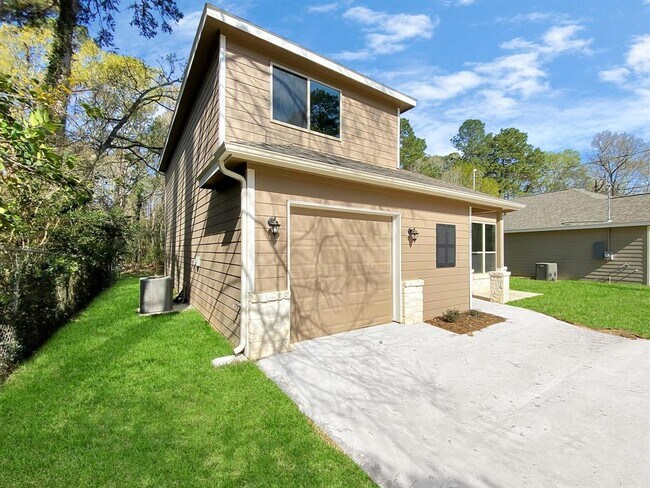 Building Photo - 1202 St Lawrence River Rd