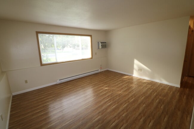 Building Photo - 917 S Maple St