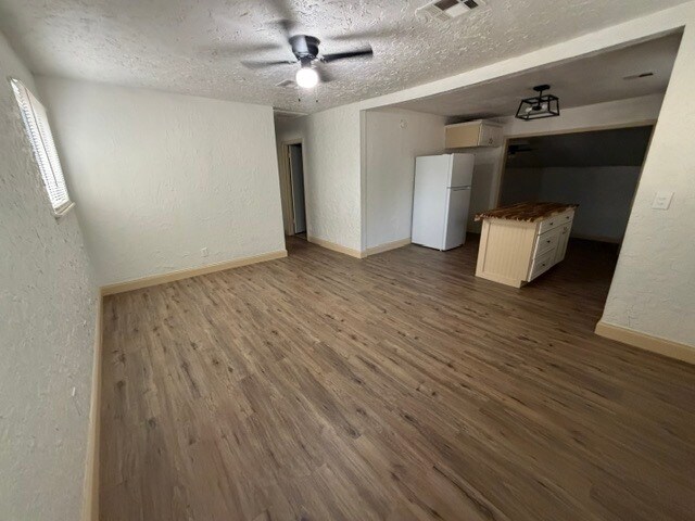 Foto del edificio - 512 NW Glendale Dr
