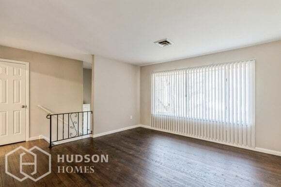 Foto del edificio - NOW AVAILABLE! - 710 Charles Rd, Lopatcong...