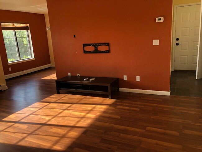 Building Photo - 110 Foxwood Cir