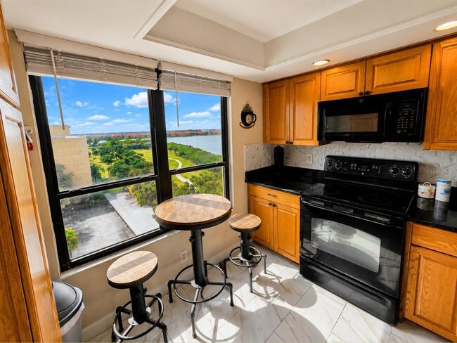 Building Photo - 2616 Cove Cay Dr