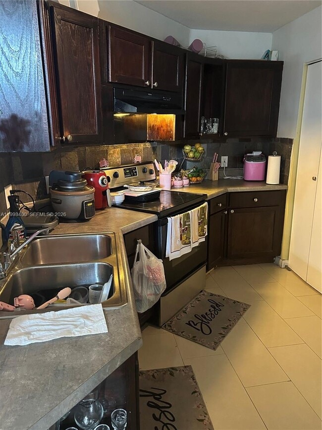 Foto del edificio - 6280 NW 186th St