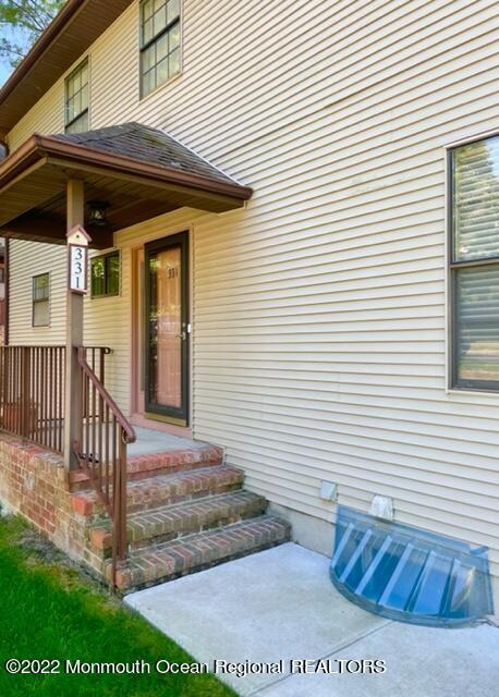 Building Photo - 331 Oak Knoll Dr