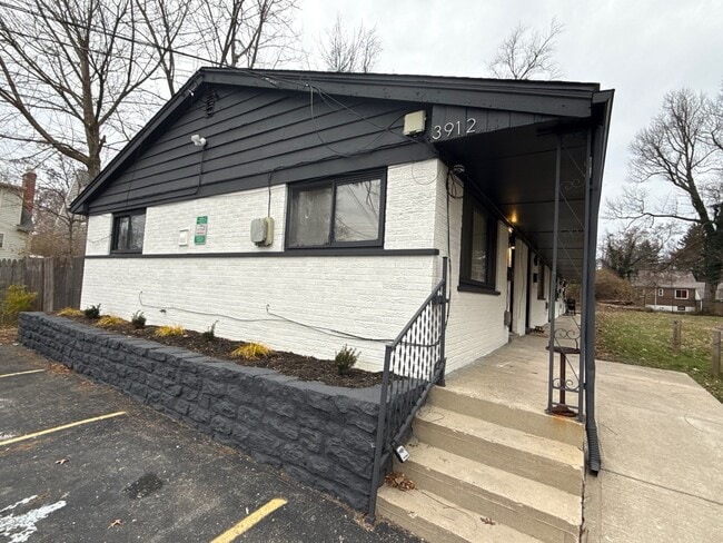 Kirkup Ave - Kirkup Ave Apartment