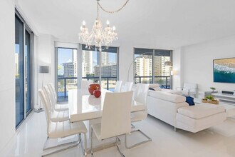 Building Photo - 2602 E Hallandale Beach Blvd