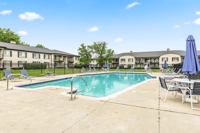 Relájese junto a la piscina - Chateau Riviera