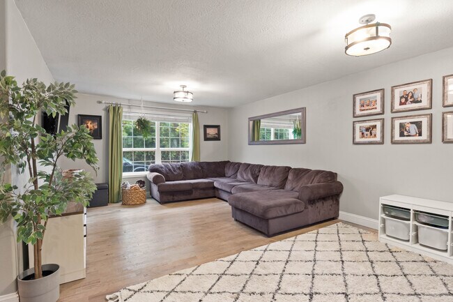 Foto del edificio - 5705 Woodside Dr SE