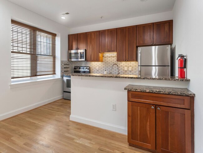 Foto del edificio - Charming 2BR/2BA Condo Near U Street with ...