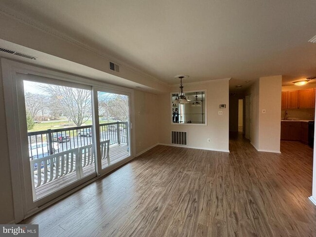 Building Photo - 214 Locust St SE